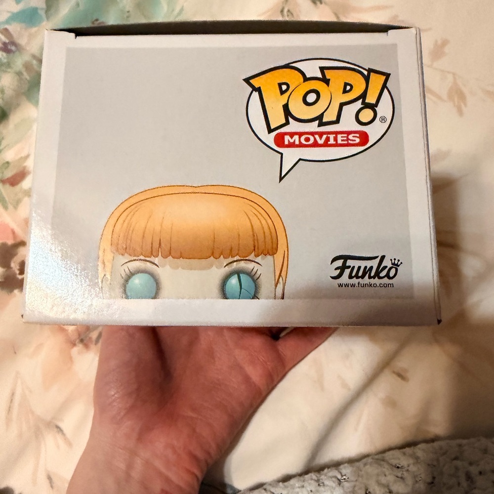 Funko Pop! Movies Annabelle Vinyl Figure - White and Red - Picture 3 of 4